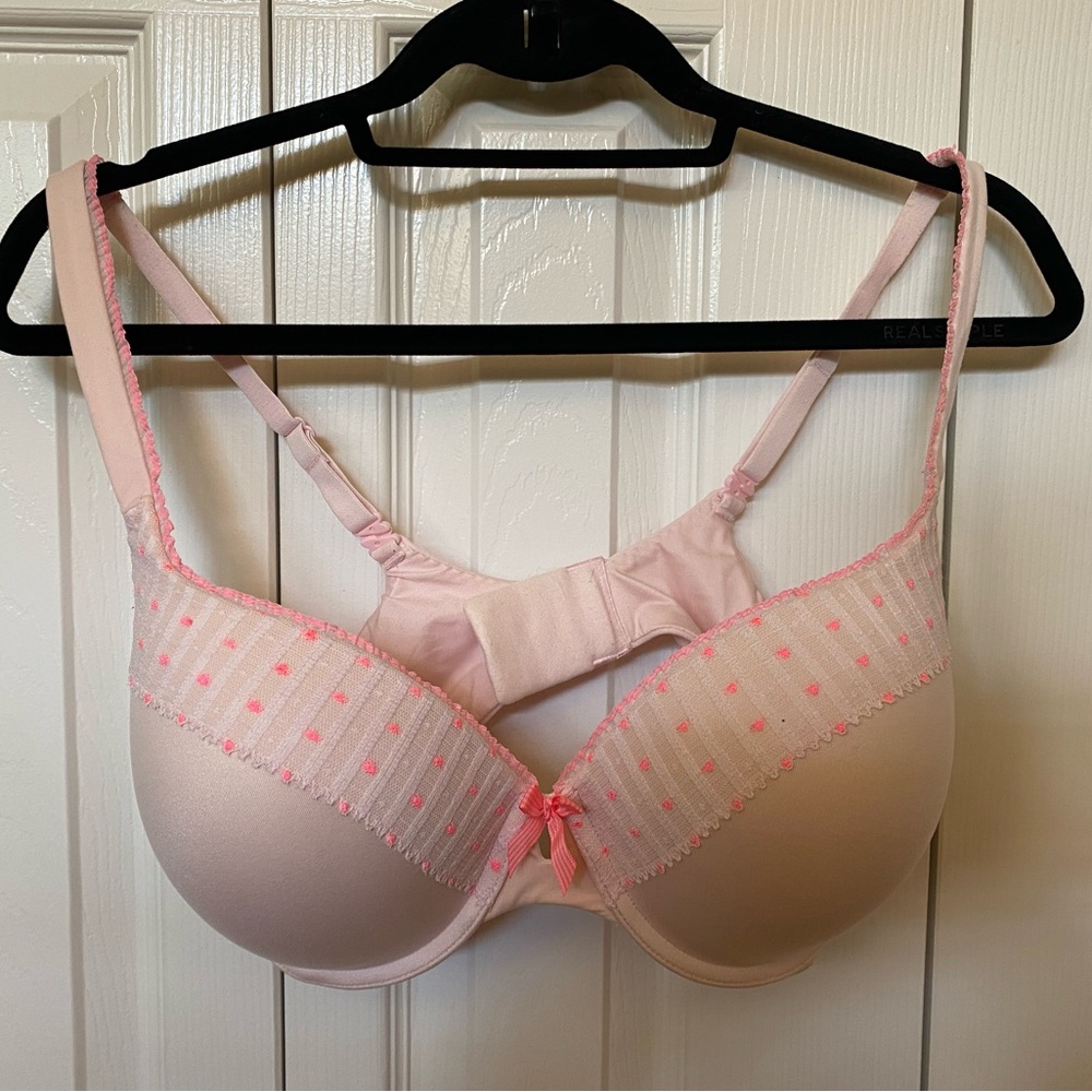 Victoria’s Secret body by Victoria bra in a 36DD